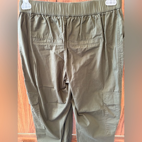 Reitmans Olive Green Petite Cargo Pants - Picture 2 of 6